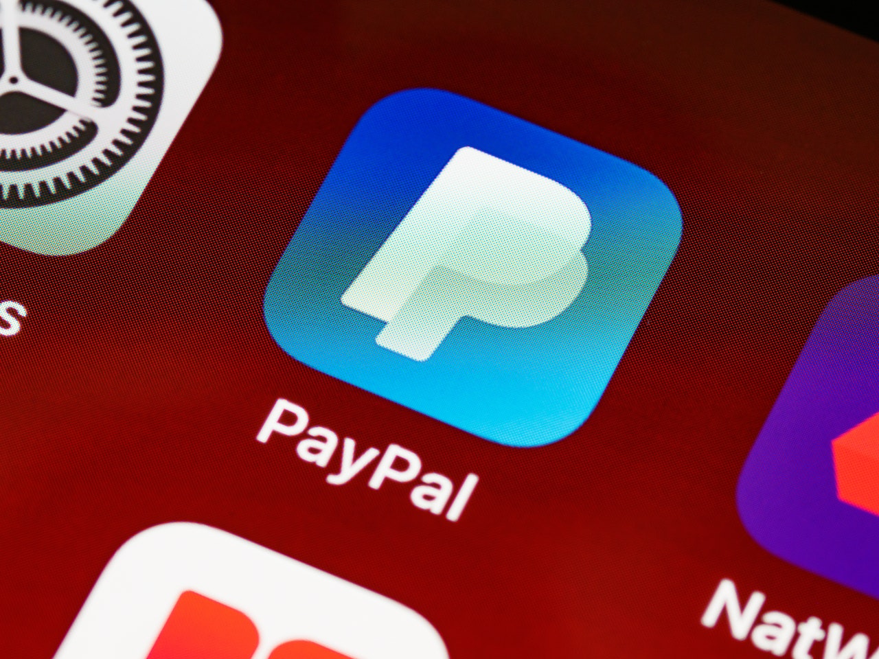 La differenza tra Crypto e PayPal