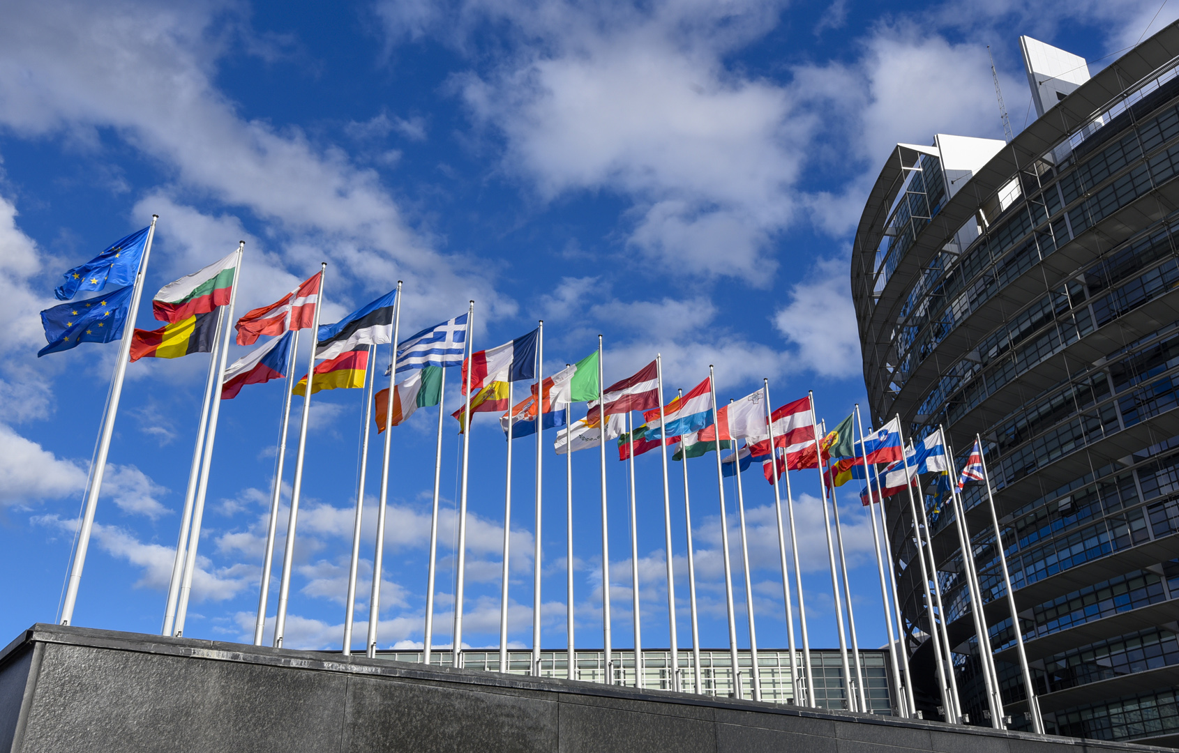 Come lavorare nel Parlamento Europeo nel 2024: Posizioni e Candidature Aperte
