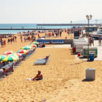 italiani in viaggio 17 miliardi di euro per le vacanze estive 2025 python 1754999583