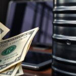 perche il dollaro guadagna terreno mentre il petrolio sale e la fed resta cauta 1772485115